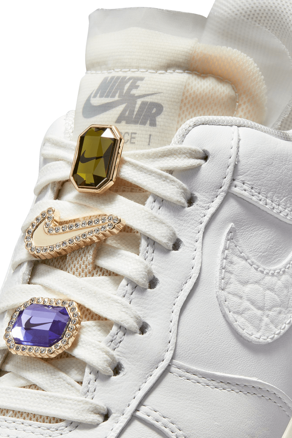 תמונת פנים של נעלי סניקרס אייר פורס 1 פרמיום