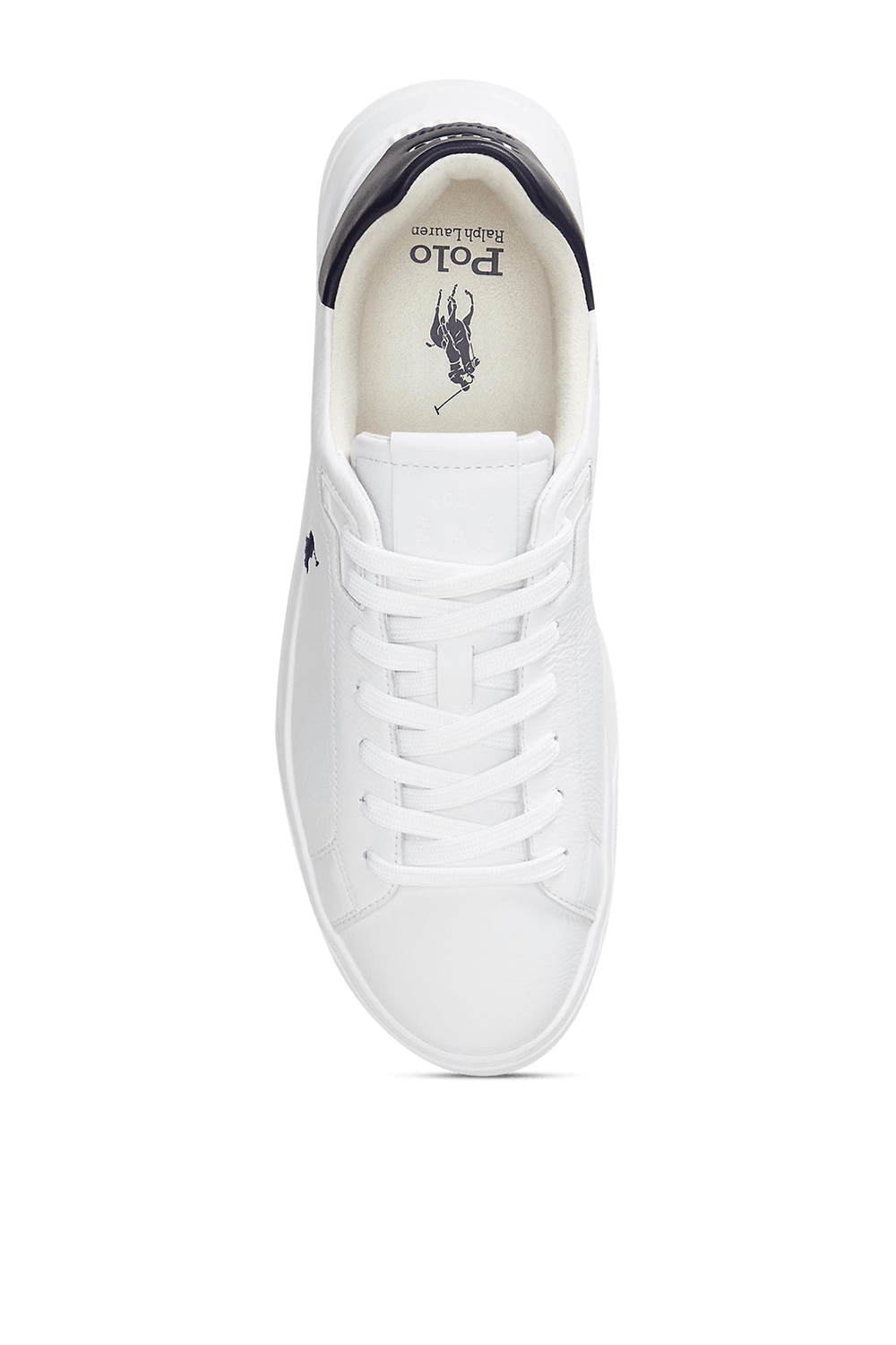 תמונת תקריב של נעלי סניקרס