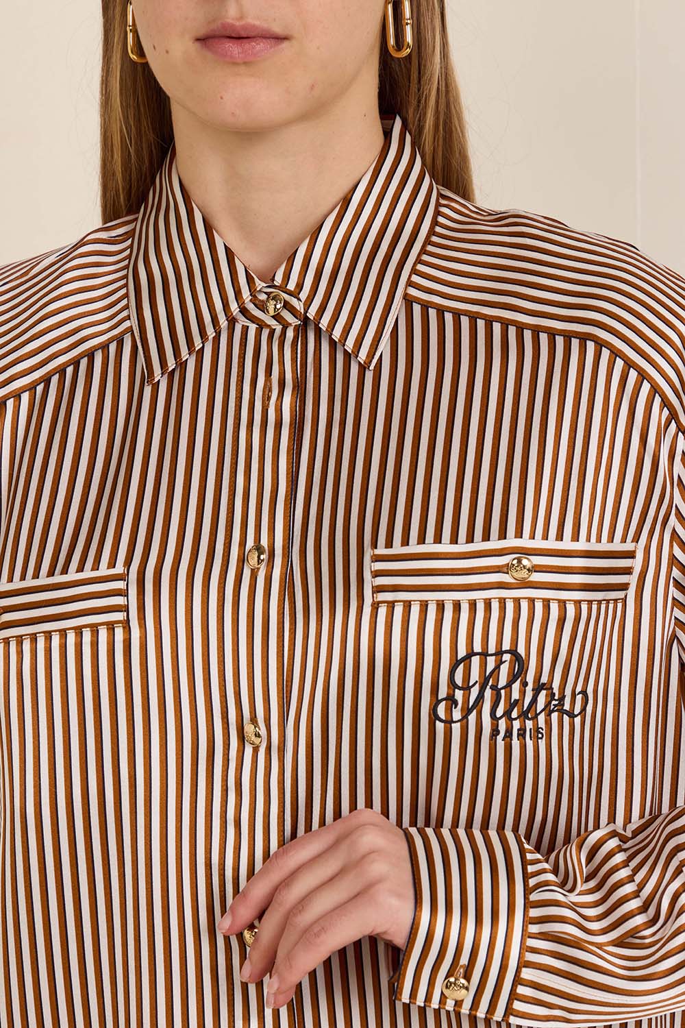 תמונת תקריב דוגמן של חולצת פיג'מה ריטץ' X פריים