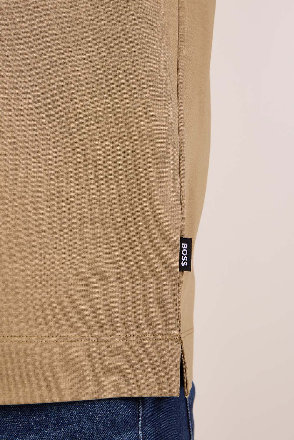 תמונת תקריב דוגמן של חולצת טי