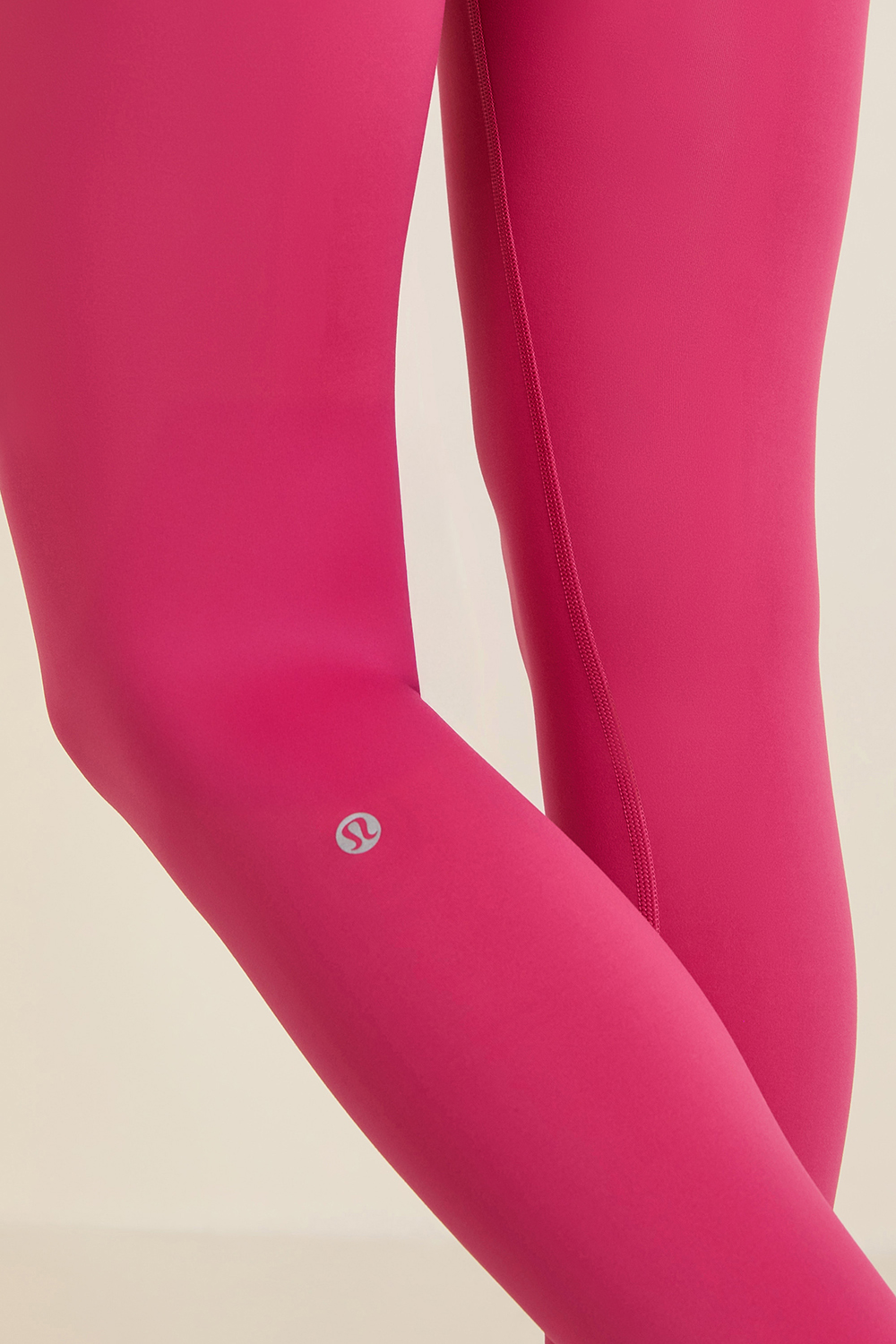 תמונת תקריב דוגמן של Glow Up HR Tight 25