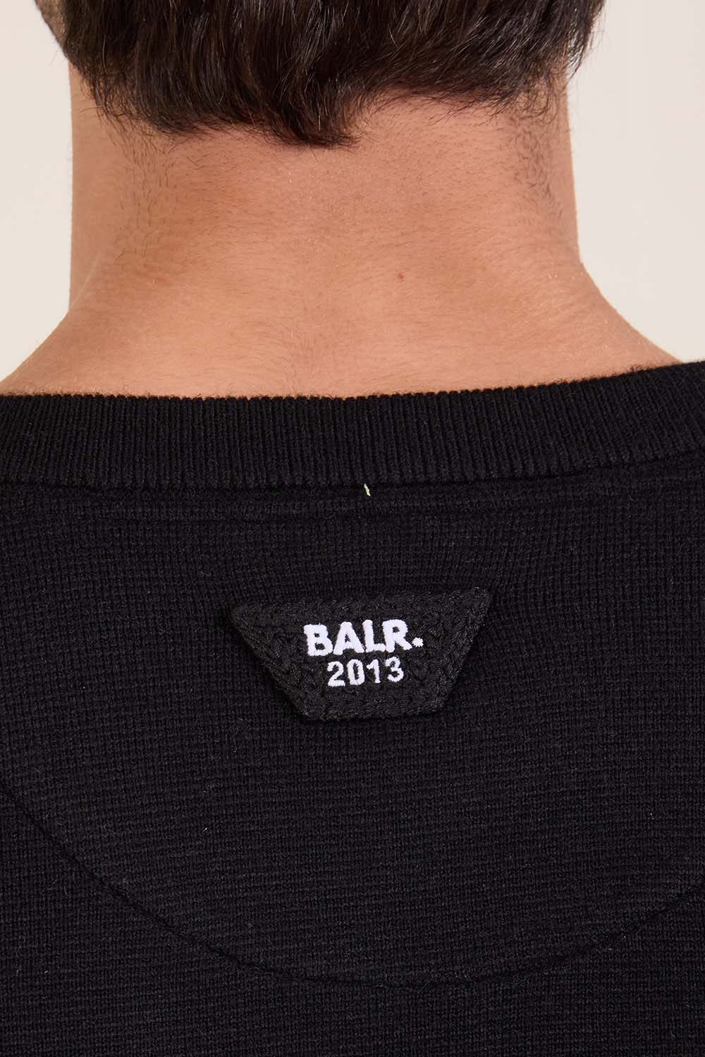 תמונת תקריב דוגמן של חולצת סריג