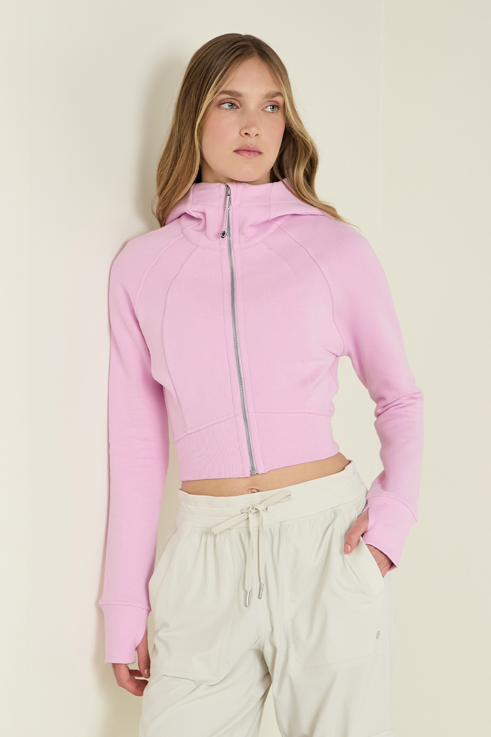 תמונת דוגמן קידמית של Scuba Full-Zip Cropped Hoodie