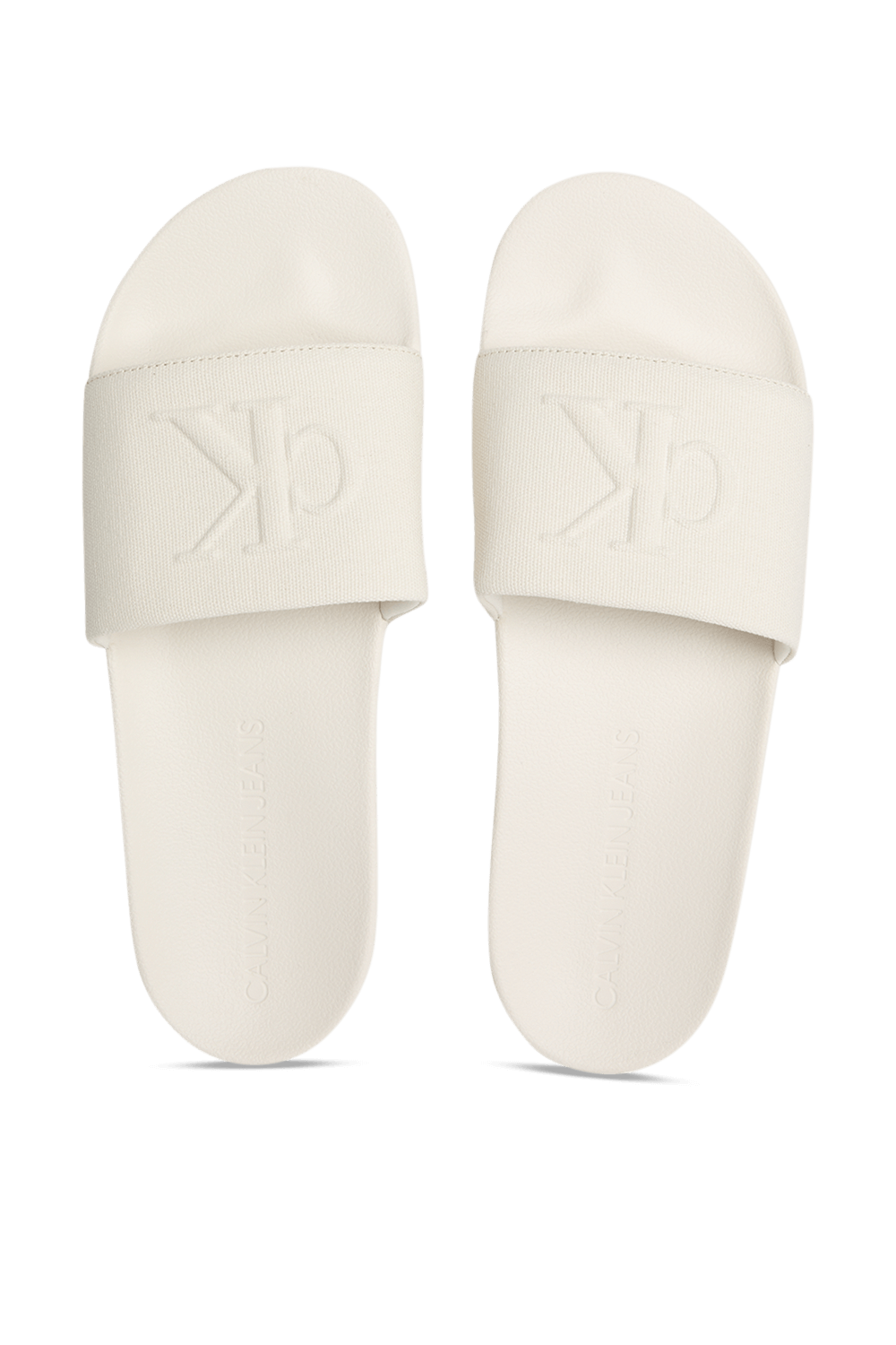 תמונת תקריב של כפכפי סליידס