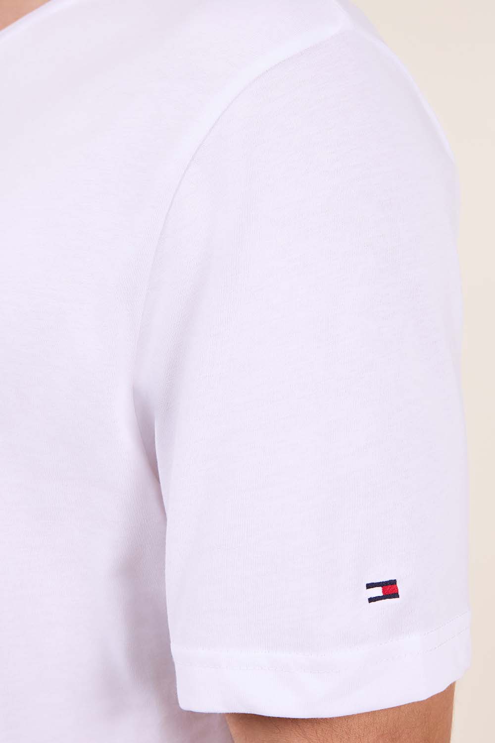 תמונת תקריב דוגמן של חולצת טי