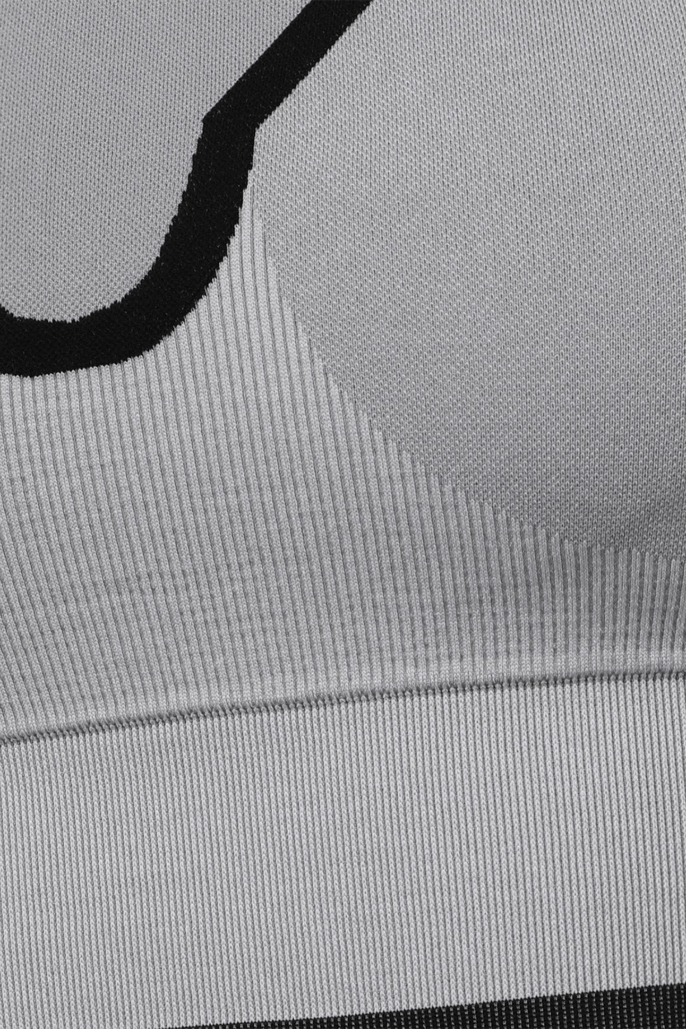 תמונת תקריב של אדידס X סטלה מקרטני חזיית ספורט