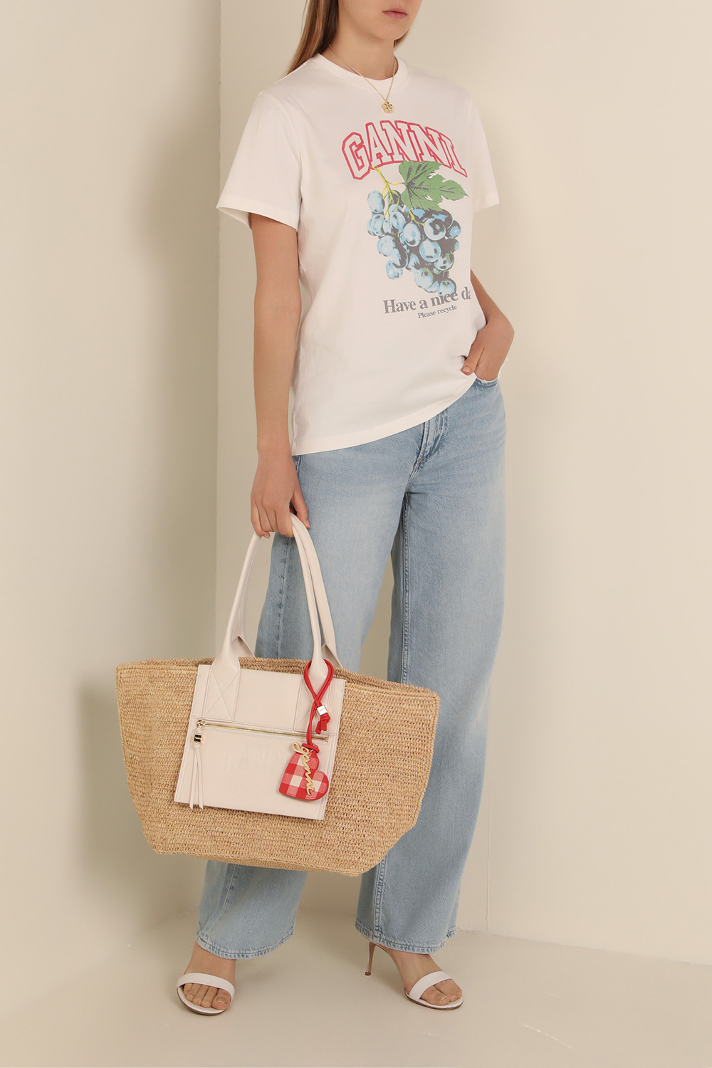 תמונת דוגמן קידמית של מראה לתיק