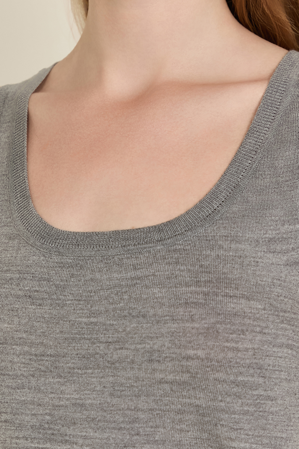 תמונת תקריב דוגמן של גופייה מצמר קל