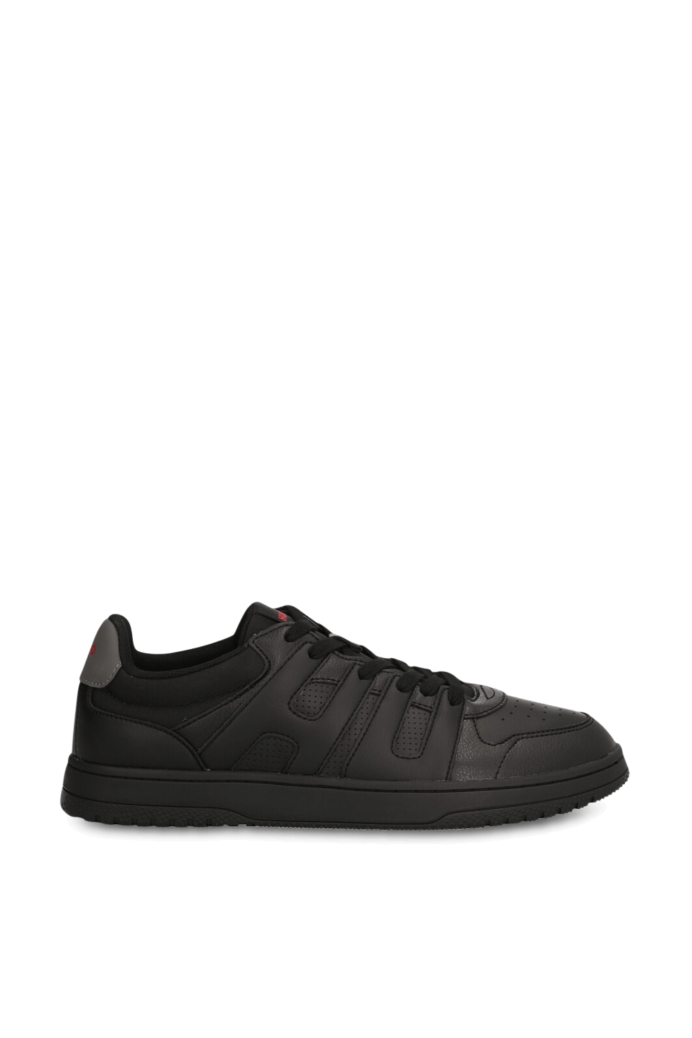 תמונה קידמית של נעלי סניקרס