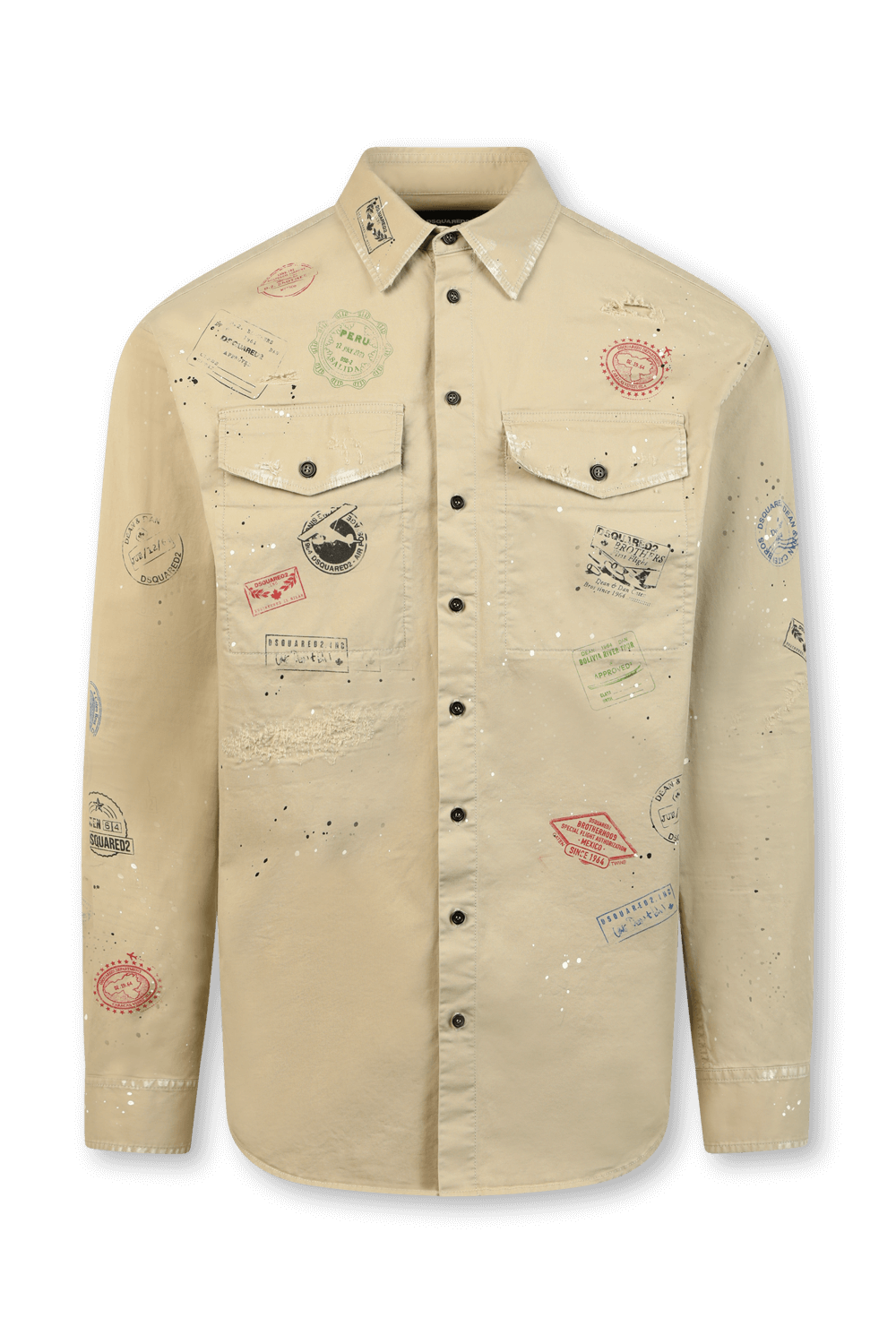 תמונה קידמית של חולצת דנים מכופתרת עם חותמות דרכון