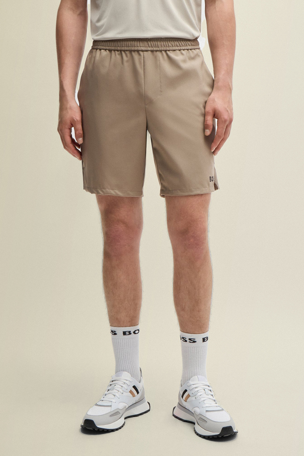 תמונת דוגמן קידמית של בוס X מתאו ברטיני מכנסיים קצרים