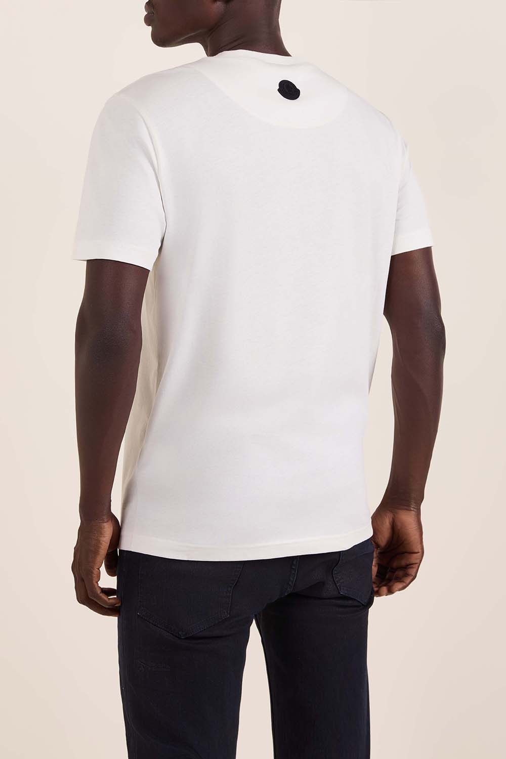 תמונת דוגמן אחורית של חולצת טי