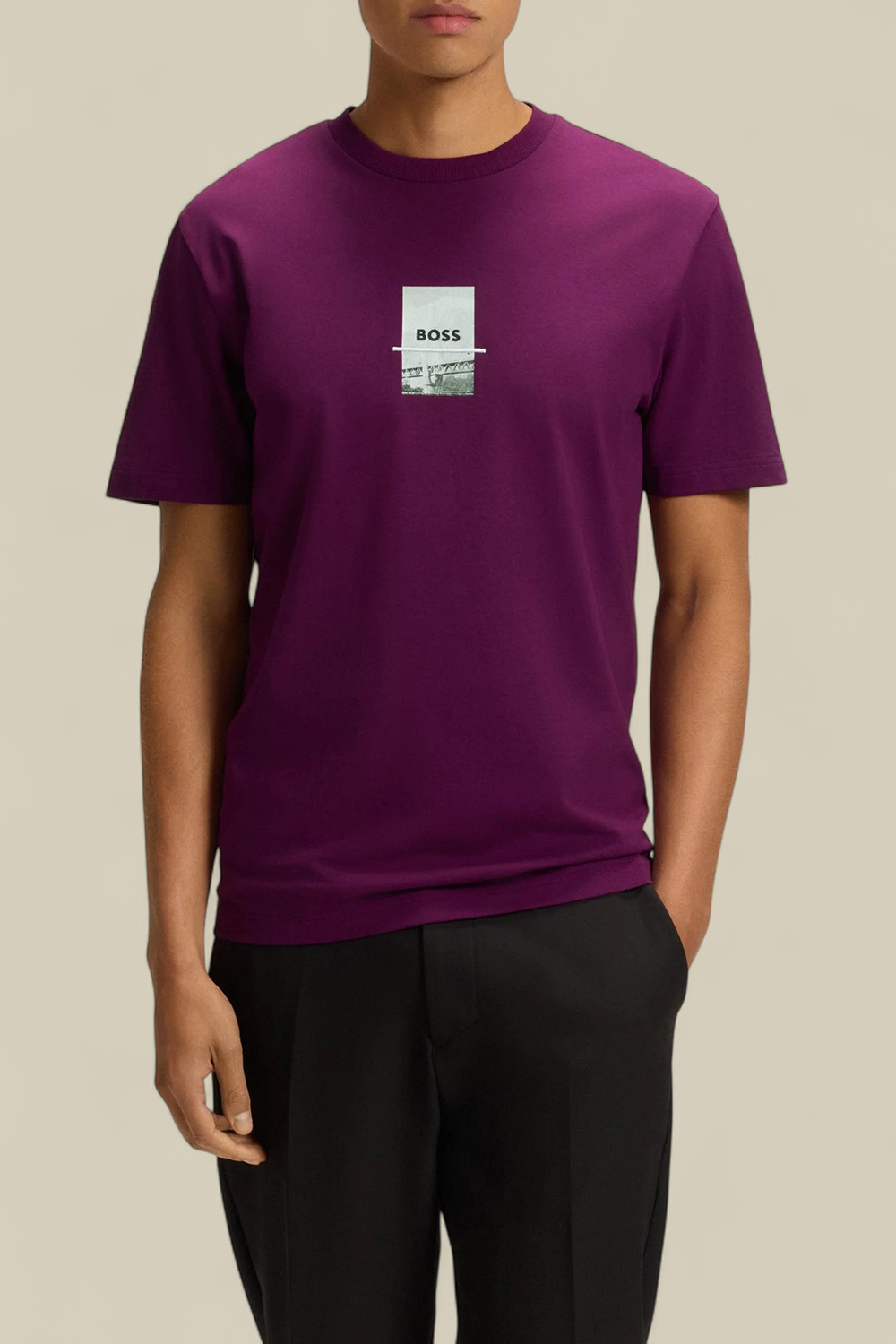 תמונת דוגמן קידמית של חולצת טי