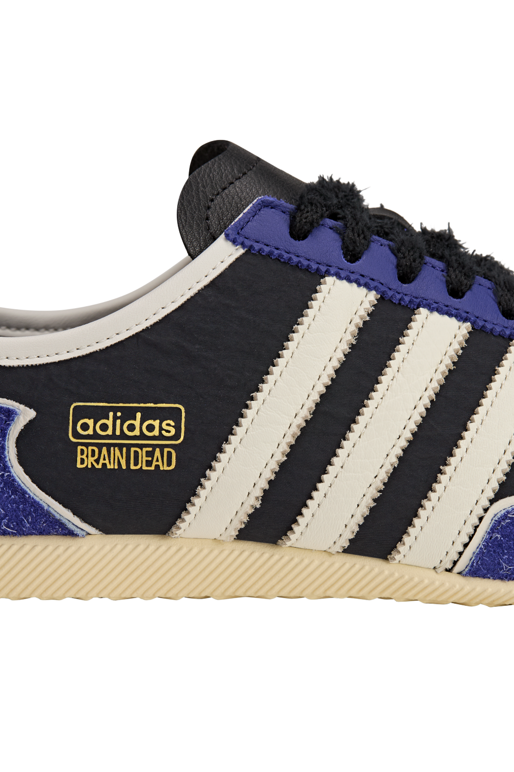 תמונת פנים של סניקרס אדידס X בריין דד