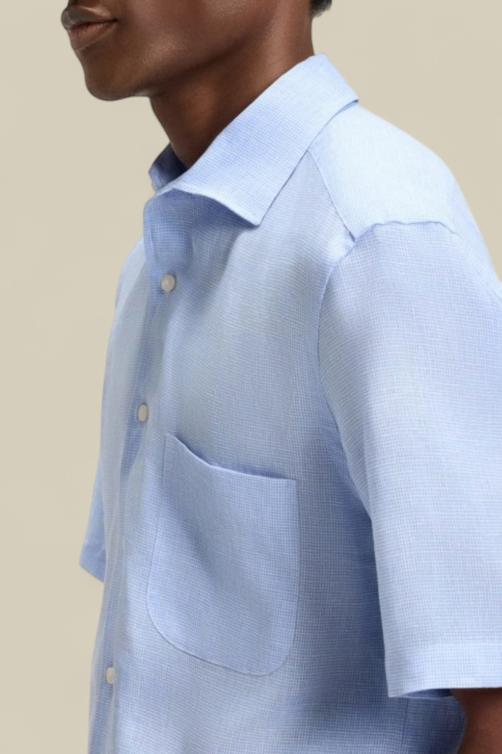 תמונת דוגמן אחורית של בוס X דיויד בקהאם חולצת כפתורים קצרה