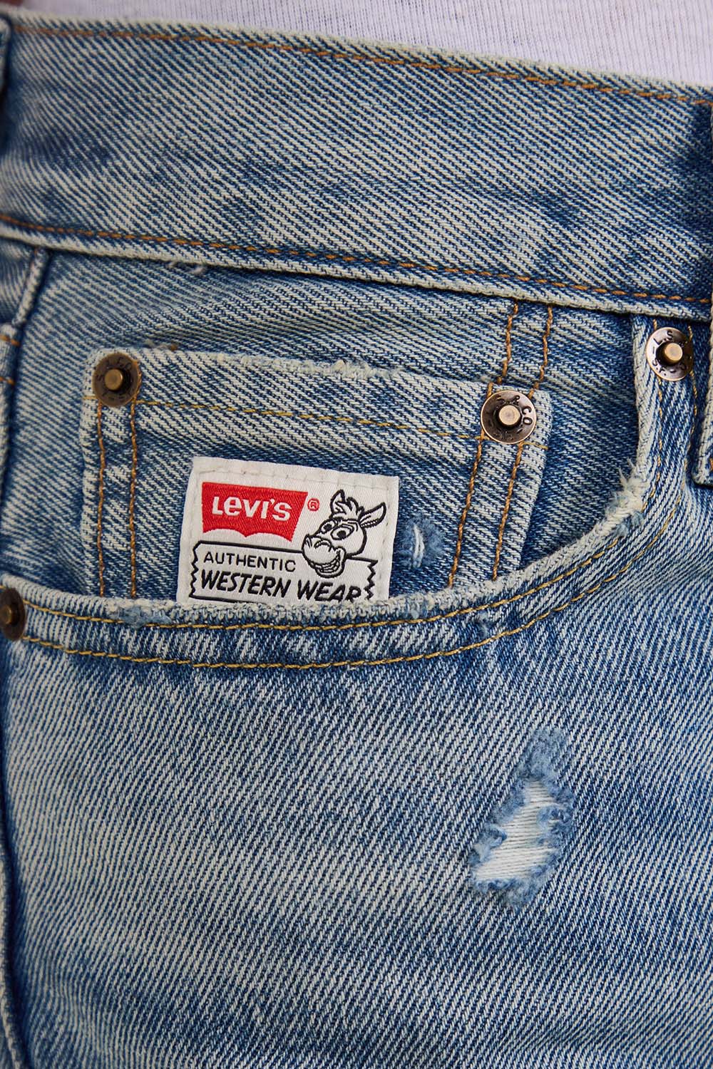 תמונת תקריב דוגמן של ליוויס X צעצוע של סיפור מכנסי ג'ינס 568