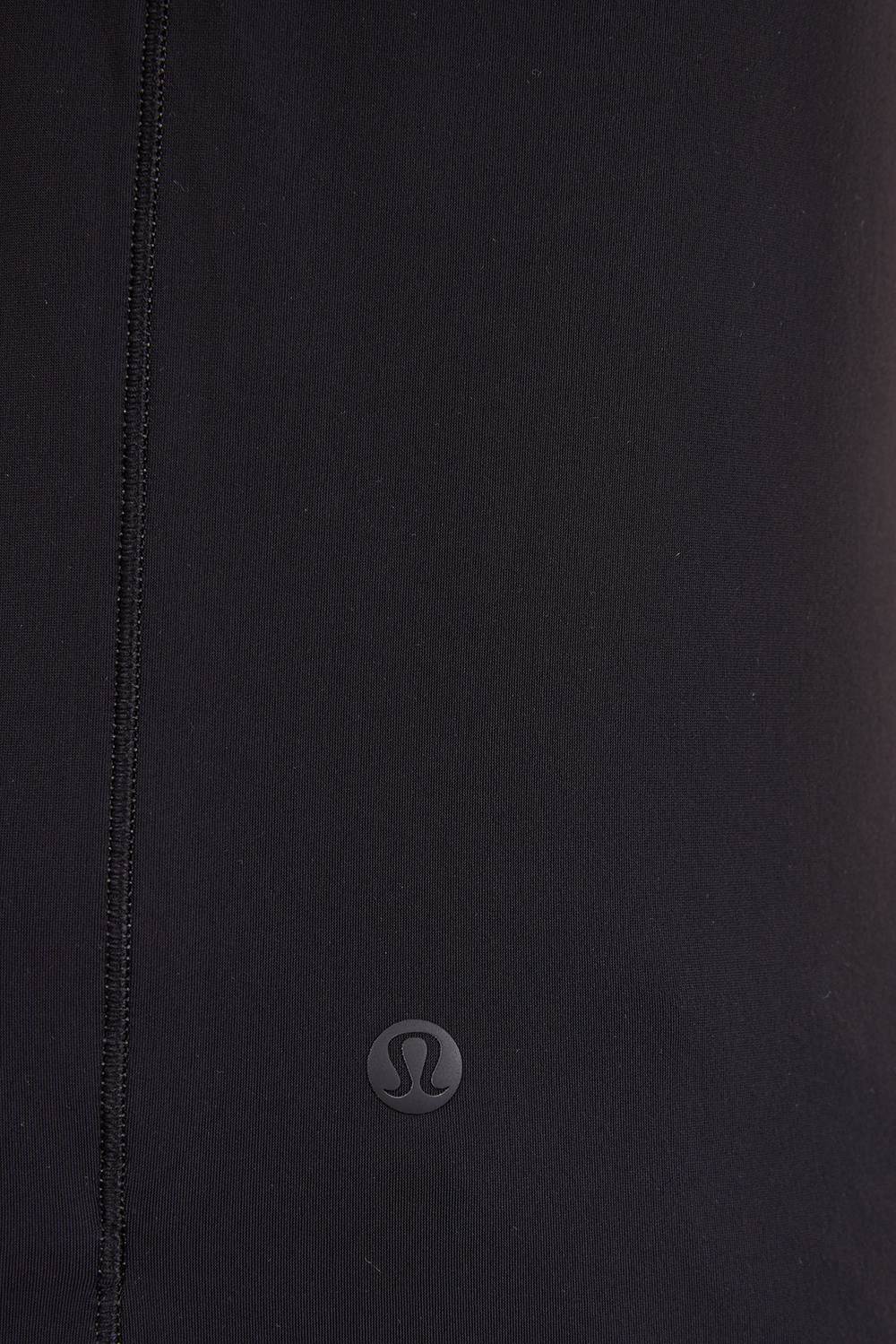 תמונת תקריב דוגמן של Brushed Yoga Crewneck T-Shirt