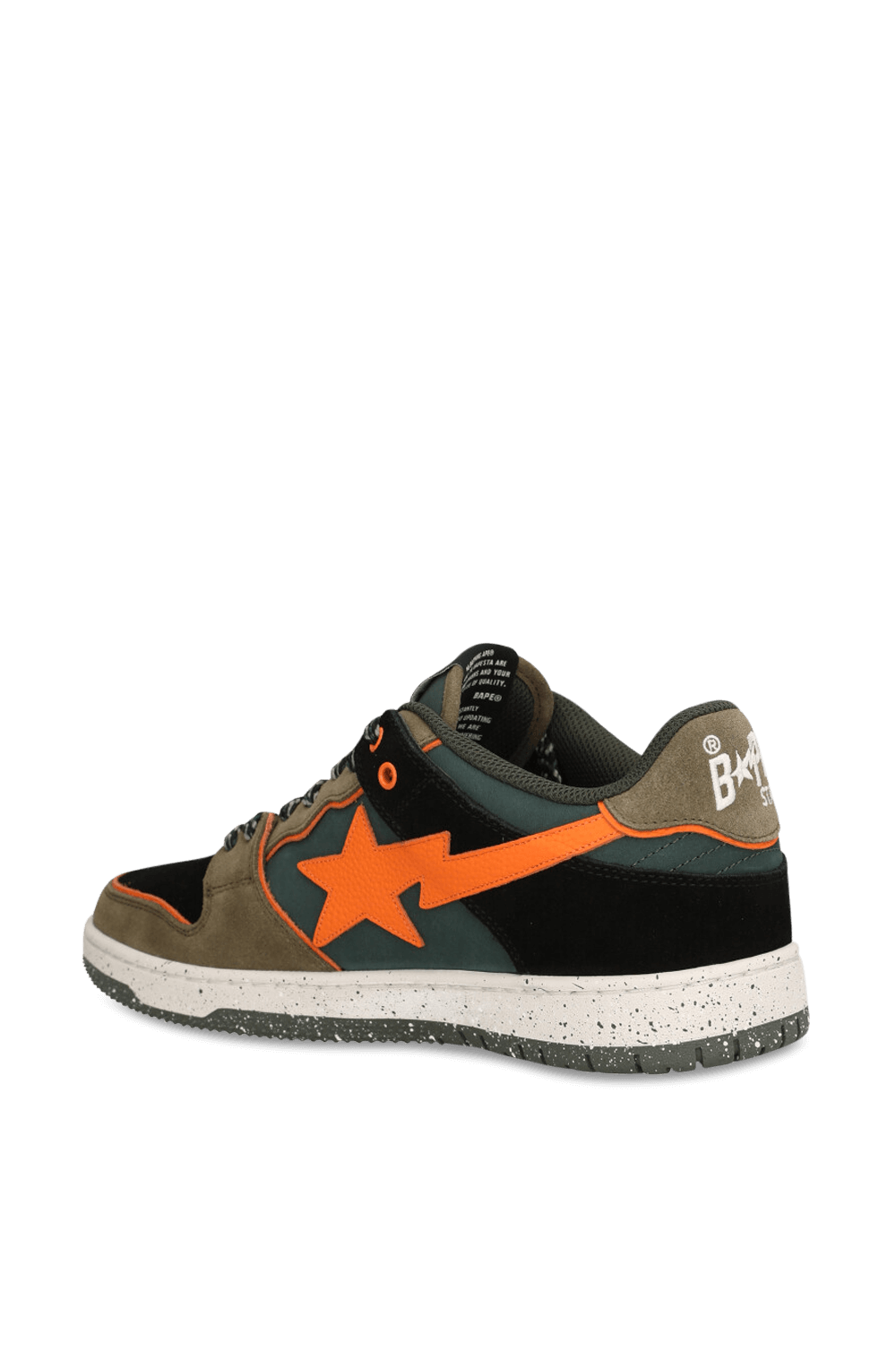 תמונה אחורית של נעלי סניקרס