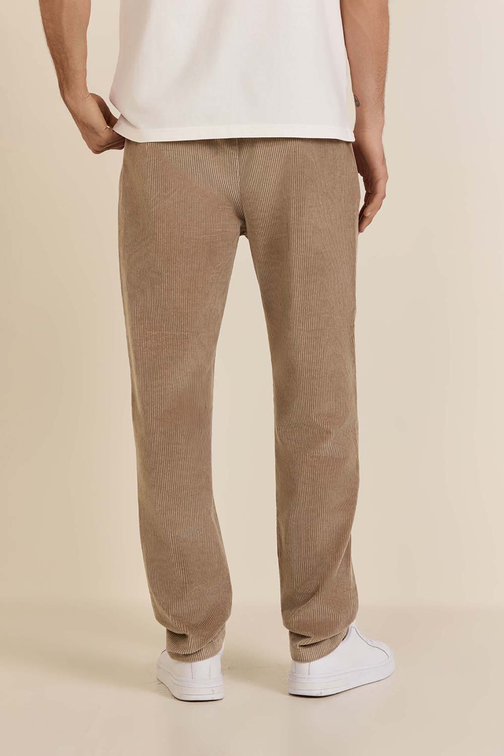 תמונת דוגמן אחורית של מכנסי קורדרוי