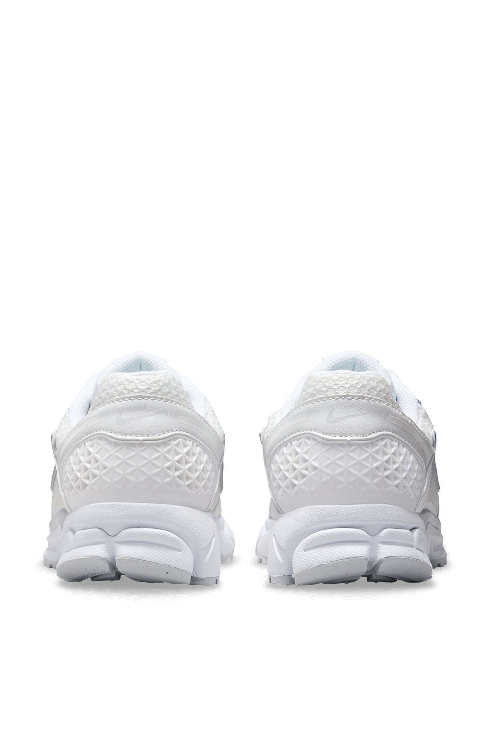 תמונה אחורית של נעלי סניקרס זום וומרו 5