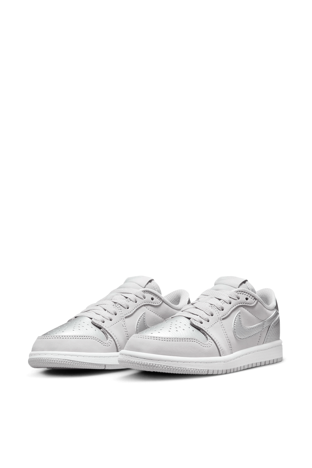 תמונת תקריב של נעלי סניקרס אייר ג'ורדן 1 - מידות 27-35