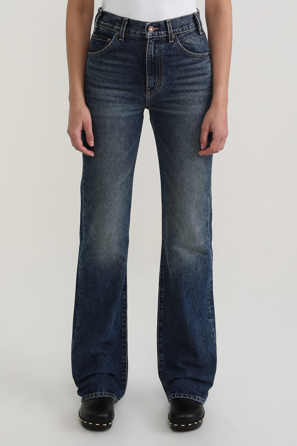 תמונת דוגמן קידמית של מכנסי ג'ינס ג'ואן