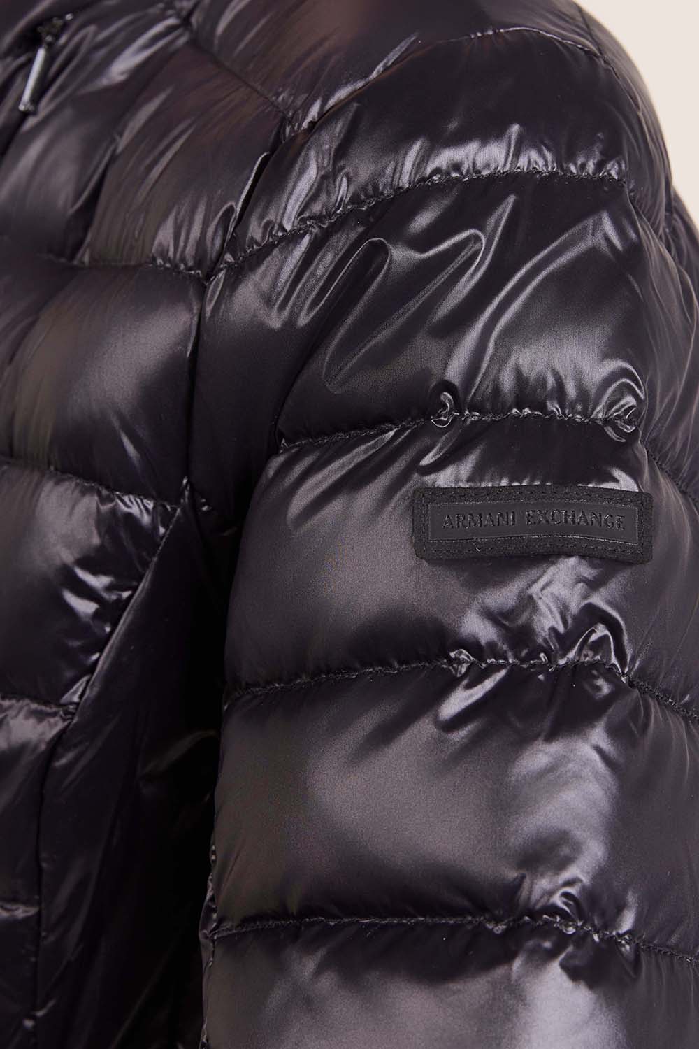 תמונת תקריב דוגמן של מעיל פוך