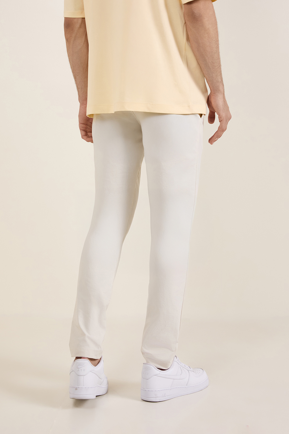 תמונת דוגמן אחורית של ABC Slim-Fit Trouser 32L *VersaTwill