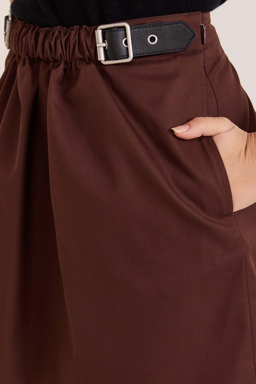 תמונת תקריב דוגמן של חצאית מיני