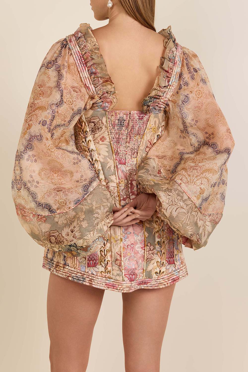 תמונת דוגמן אחורית של שמלת פשתן מיני