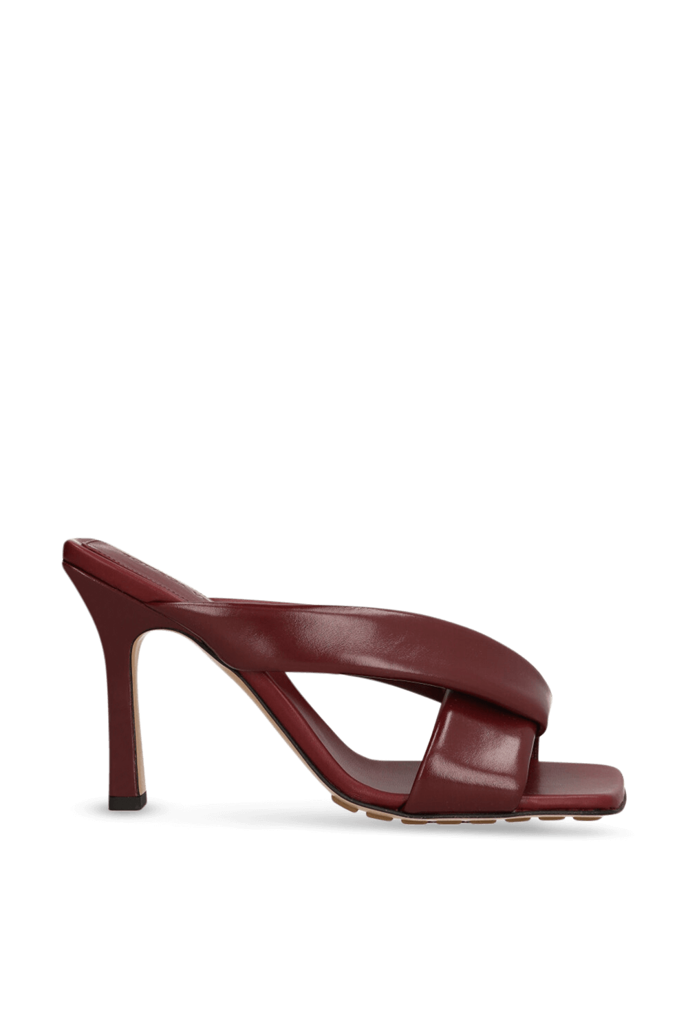 תמונה קידמית של כפכפי עקב סליידס