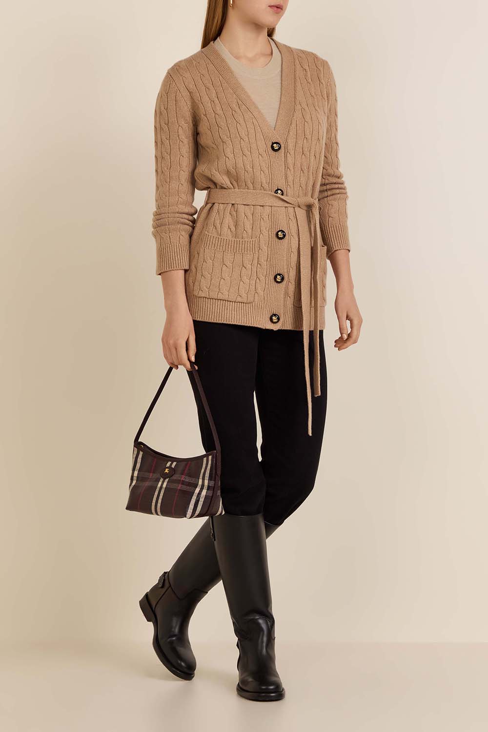 תמונת דוגמן קידמית של תיק כתף בגודל מיני