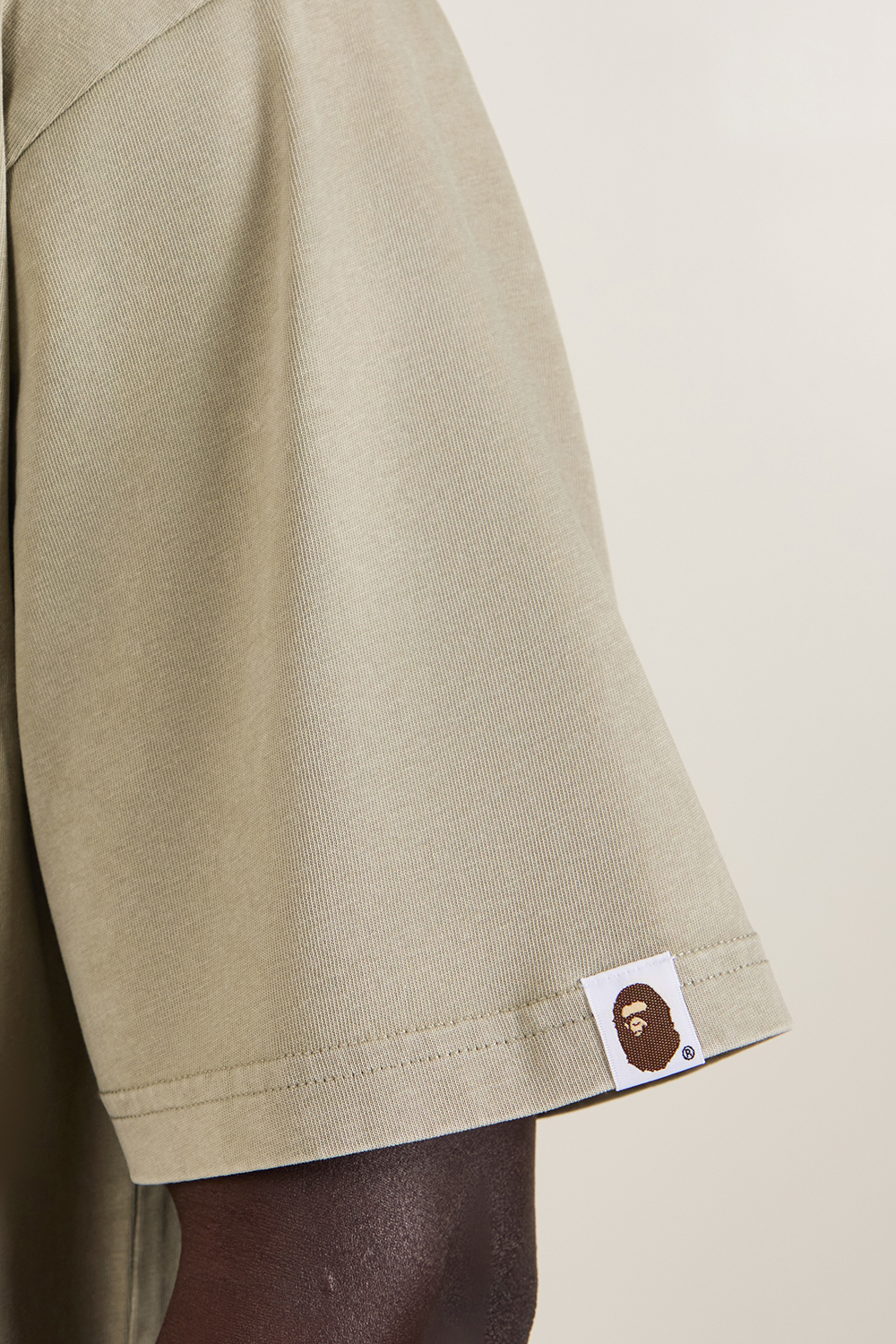 תמונת תקריב דוגמן של חולצת טי