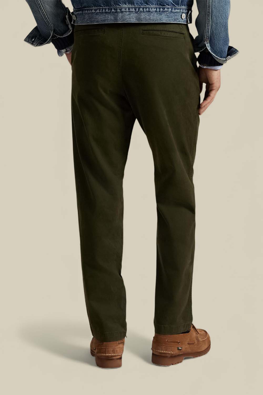 תמונת דוגמן אחורית של מכנסי ג'וג