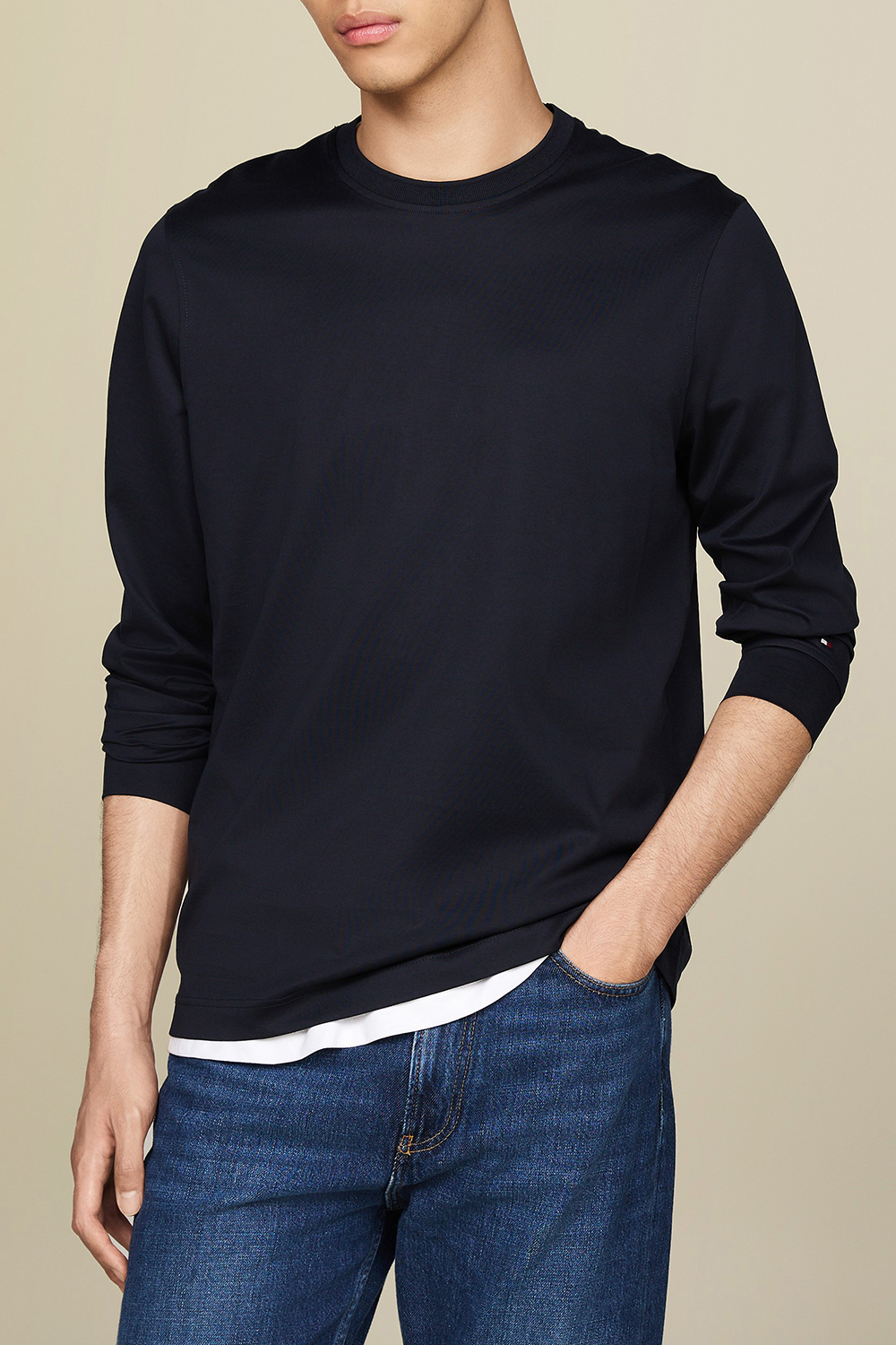 תמונת דוגמן קידמית של חולצת טי ארוכה