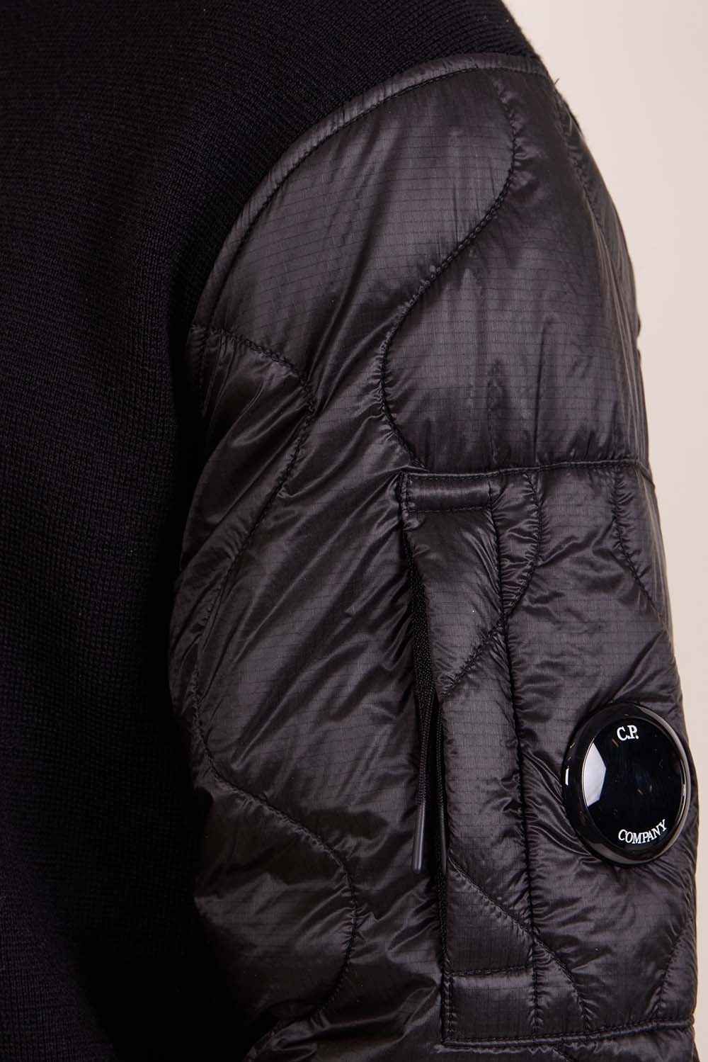 תמונת דוגמן אחורית של ז'קט צמר