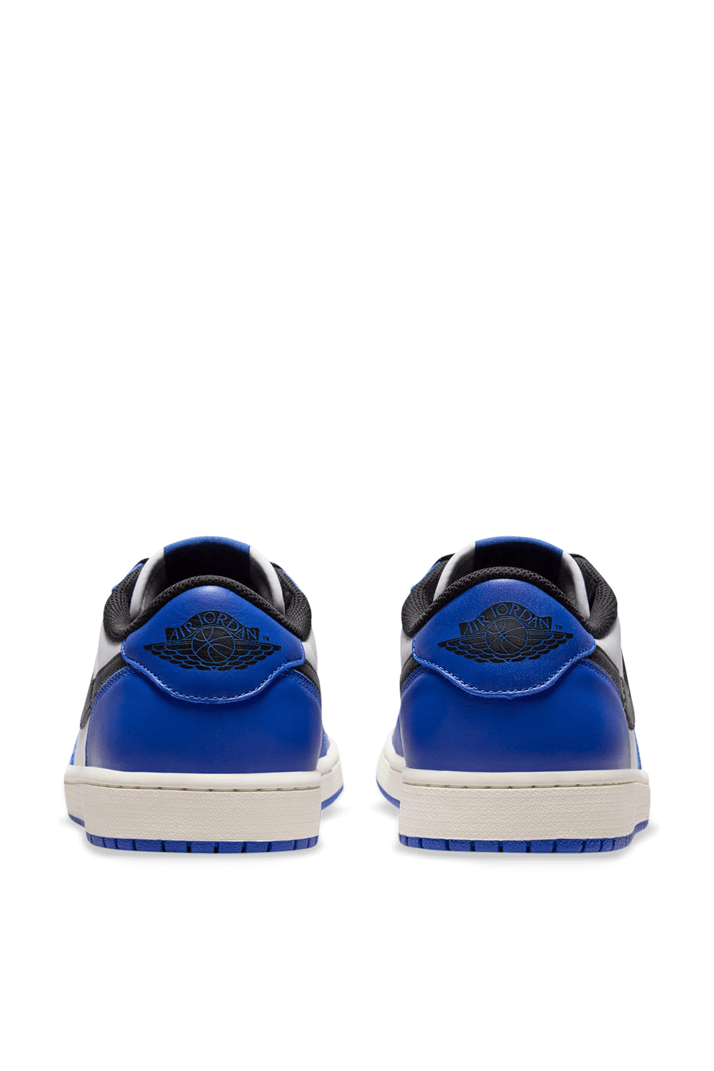 תמונה אחורית של נעלי סניקרס אייר ג'ורדן 1