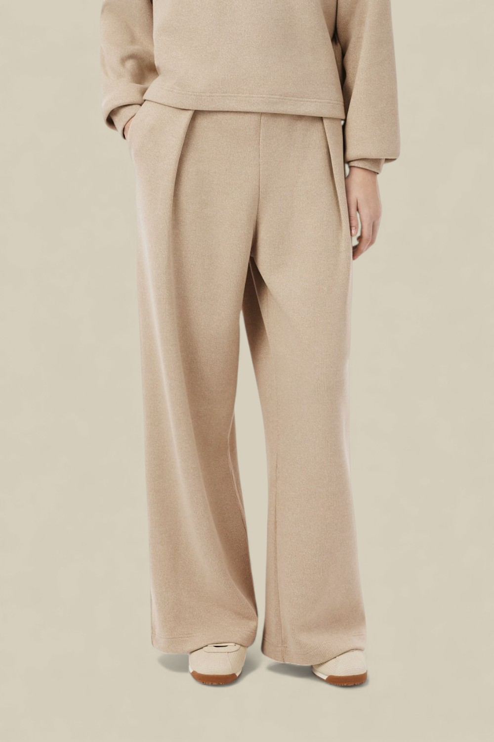 תמונת דוגמן קידמית של מכנסי ג'וגר רחבים PRE LINE