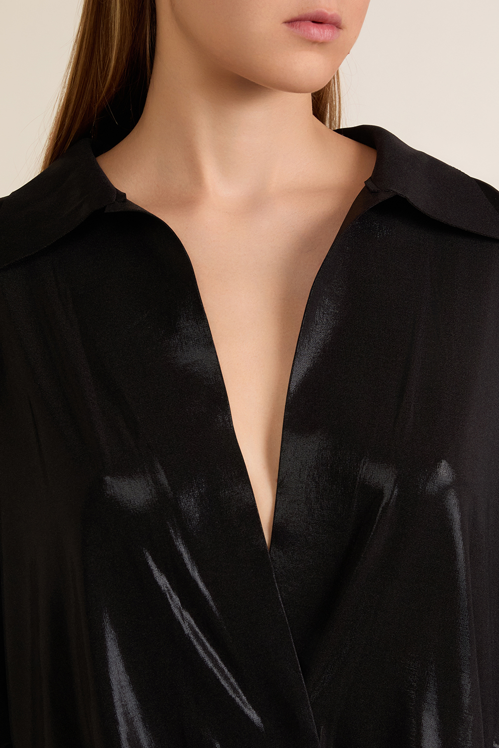 תמונת תקריב דוגמן של בגד גוף אוברסייז