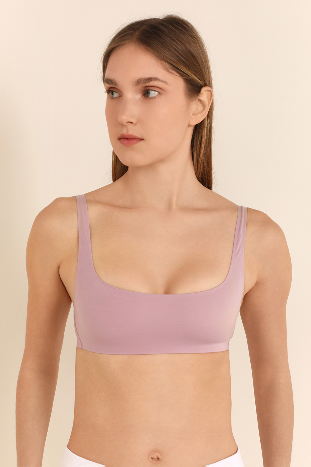 תמונת דוגמן קידמית של Nulu Scoop-Neck Bralette