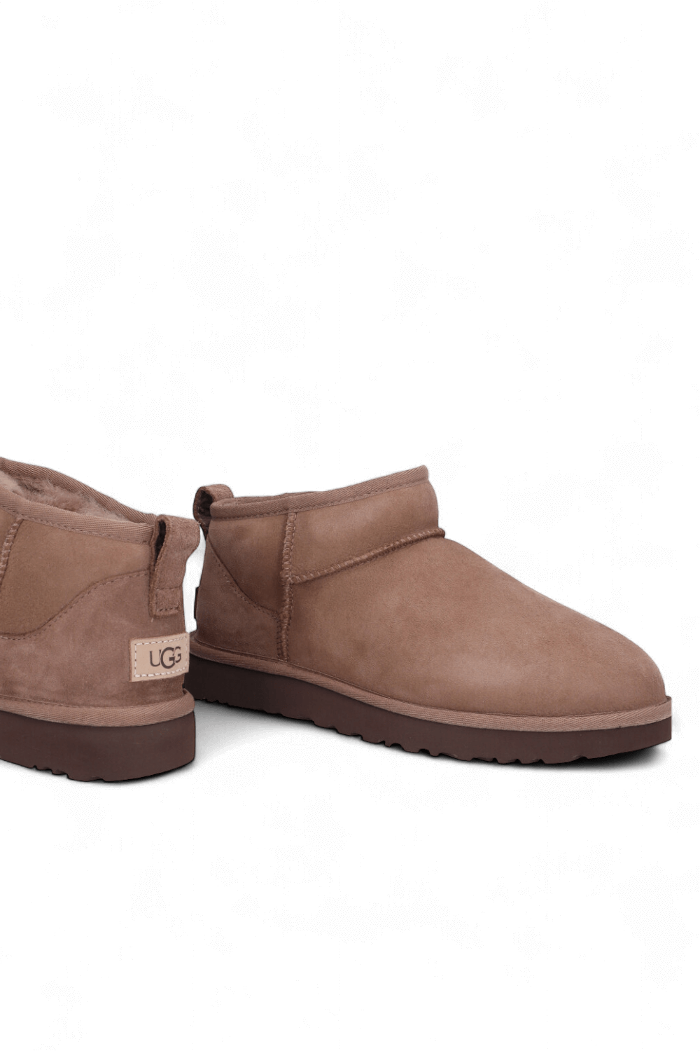 תמונת תקריב של מגפוני קלאסיק אולטרה מיני