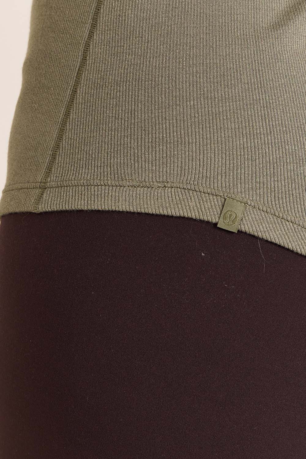 תמונת תקריב דוגמן של Hold Tight Long-Sleeve Shirt