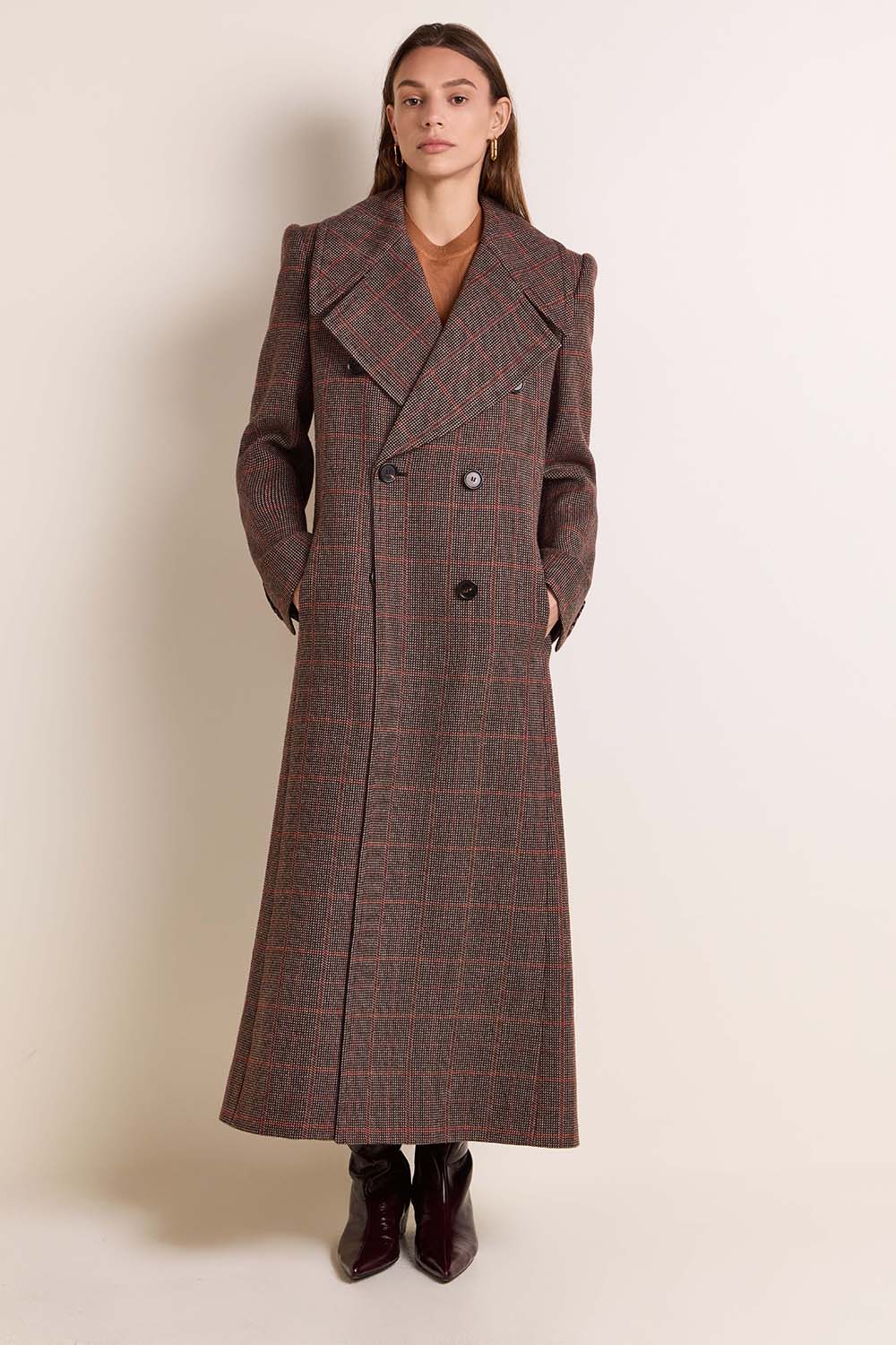 תמונת דוגמן קידמית של מעיל צמר ארוך