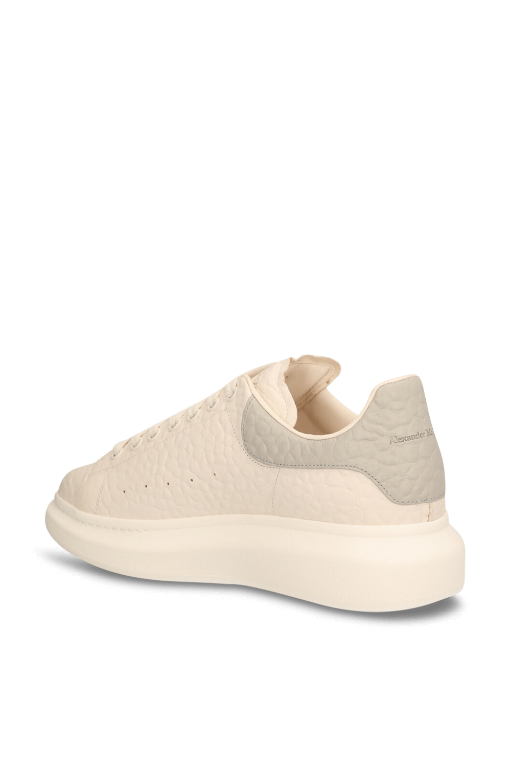 תמונה אחורית של נעלי סניקרס אוברסייז