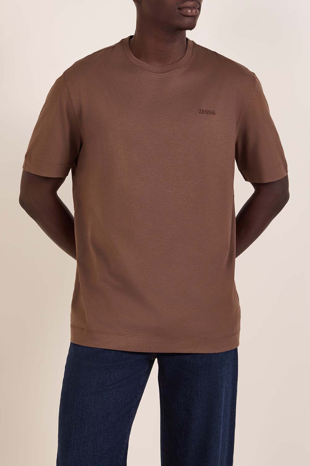 תמונת דוגמן קידמית של חולצת טי