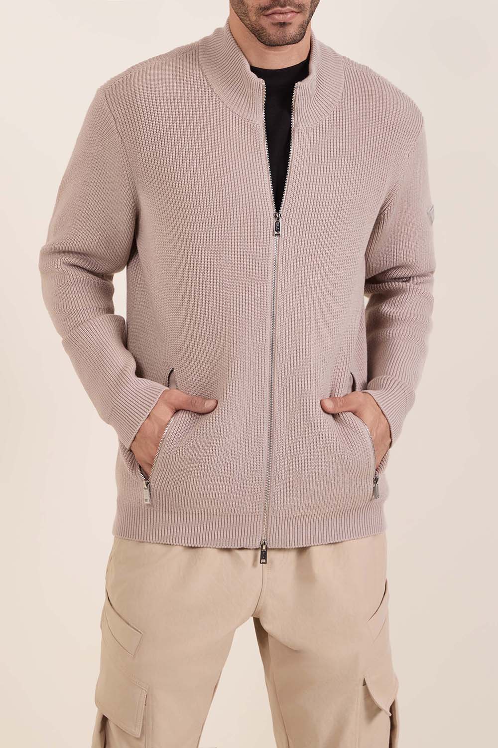 תמונת דוגמן קידמית של ז'קט קרדיגן