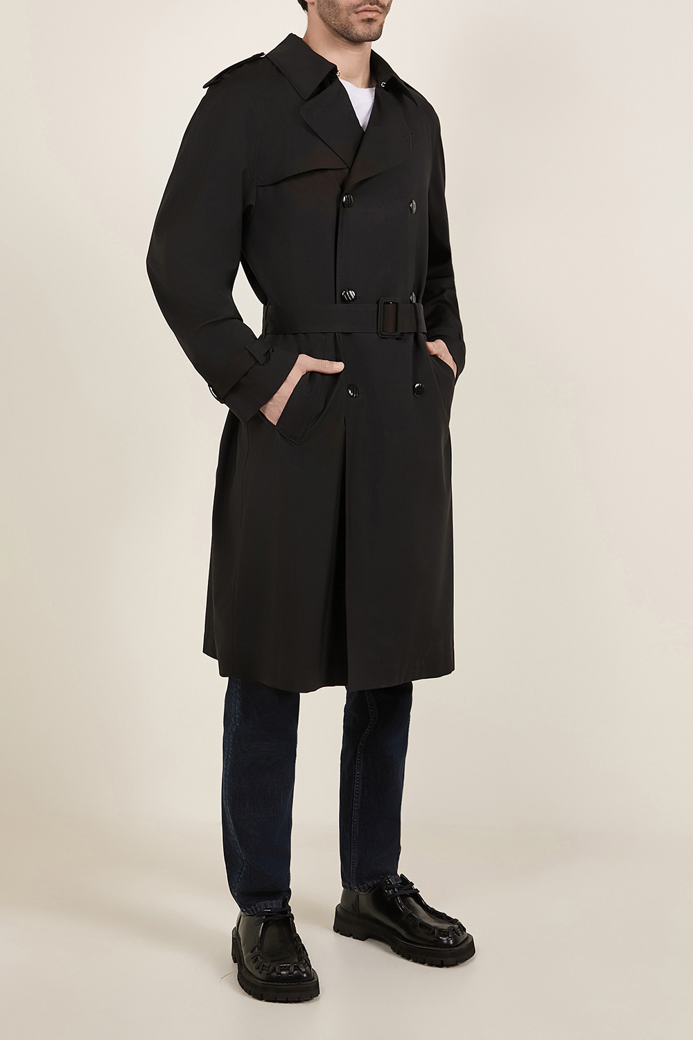 תמונת דוגמן קידמית של מעיל טרנץ' קל