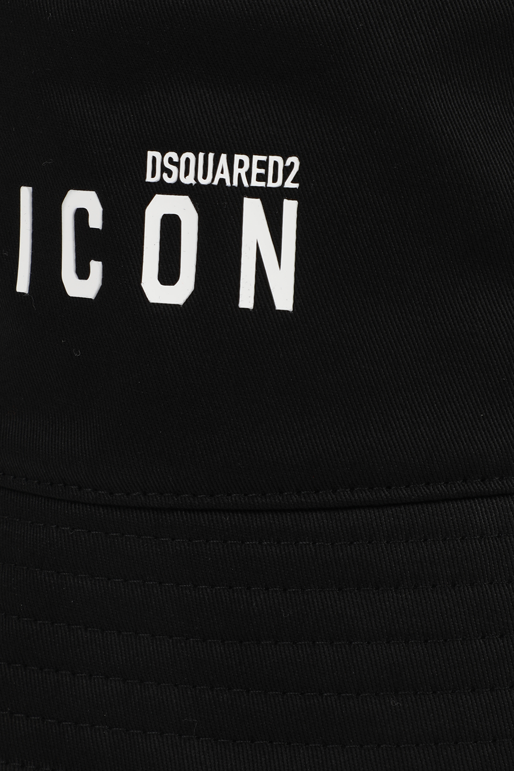 תמונת תקריב של כובע באקט שחור עם לוגו אייקון