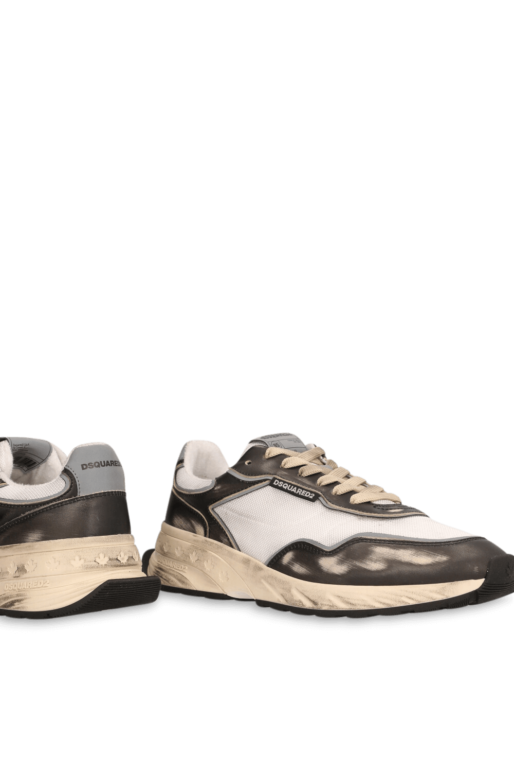 תמונת תקריב של נעלי סניקרס