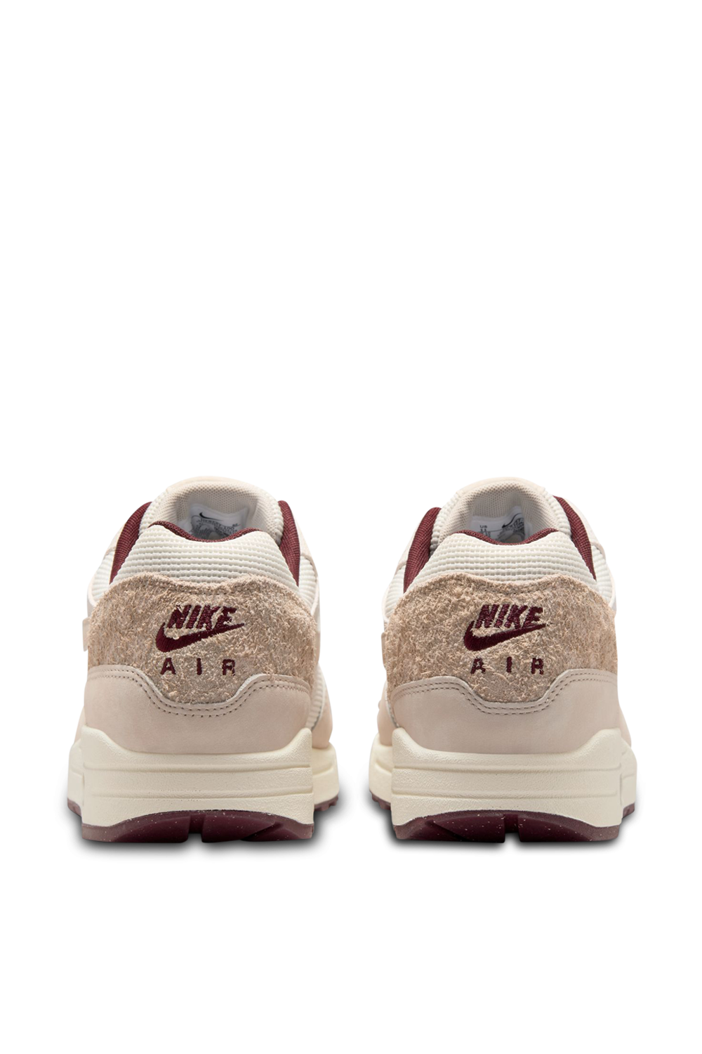 תמונת תקריב של נעלי סניקרס אייר מקס 1 פרימיום